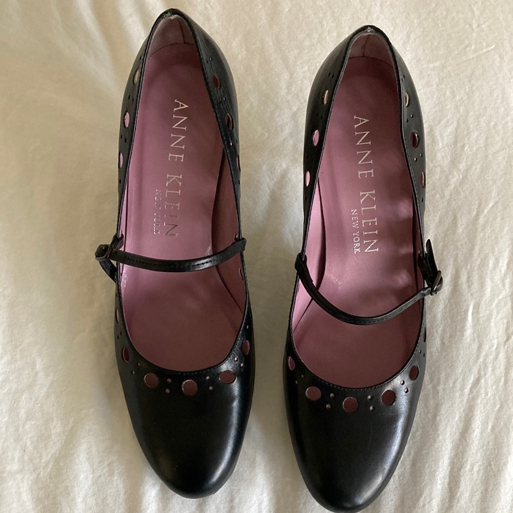 Anne Klein black Mary Jane style pumps size 7.5